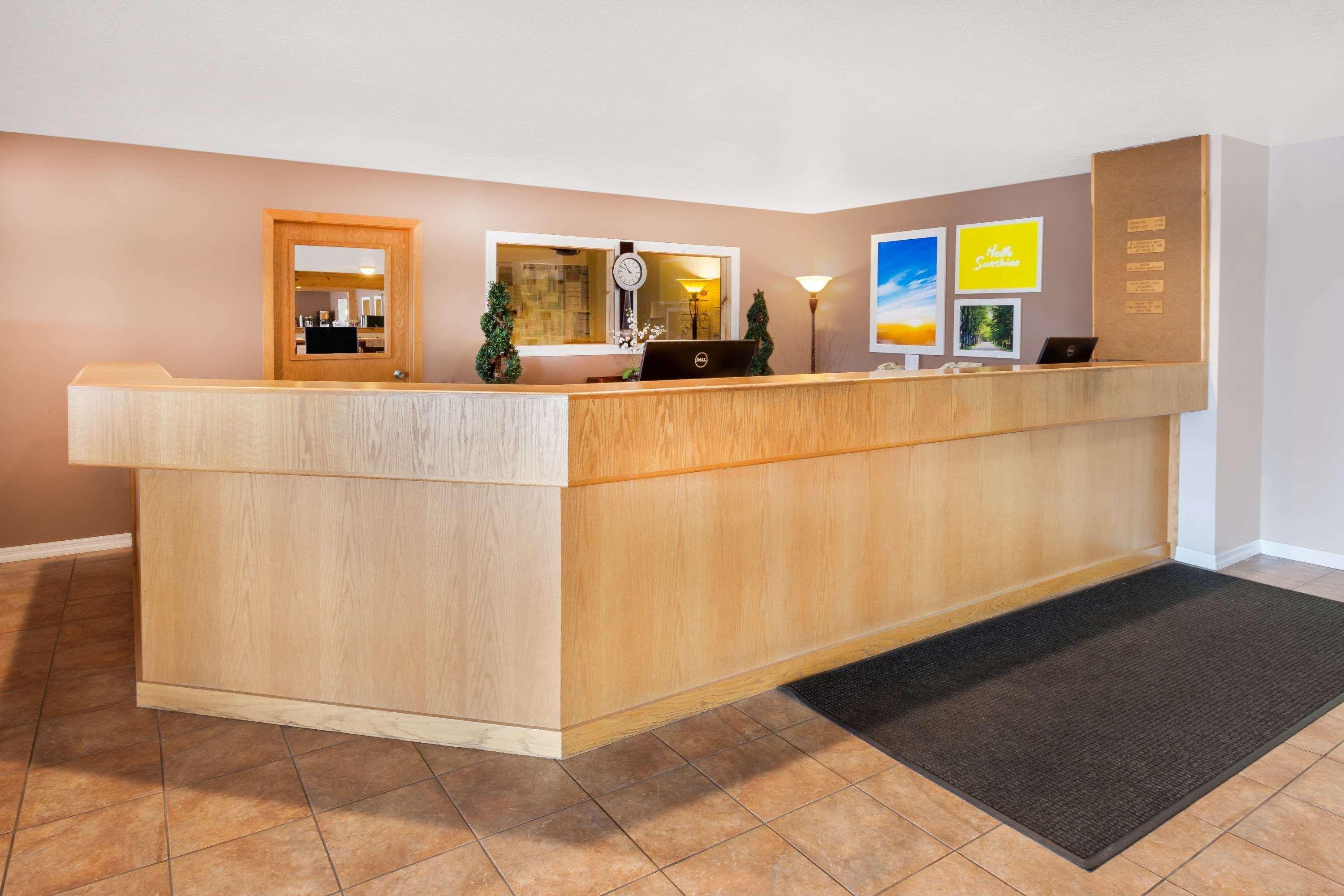 Baymont By Wyndham Manistee Hotel Eksteriør billede