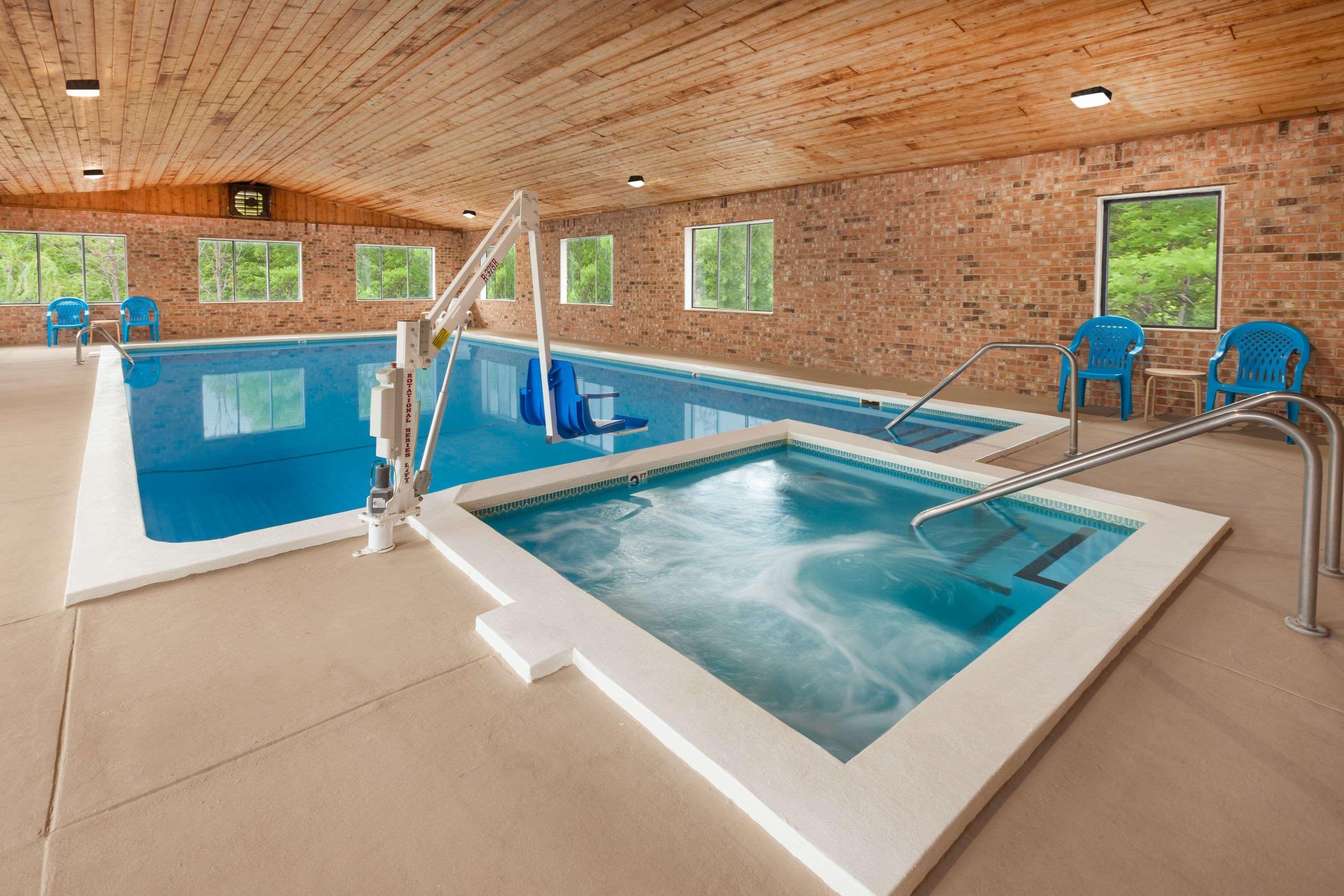 Baymont By Wyndham Manistee Hotel Eksteriør billede