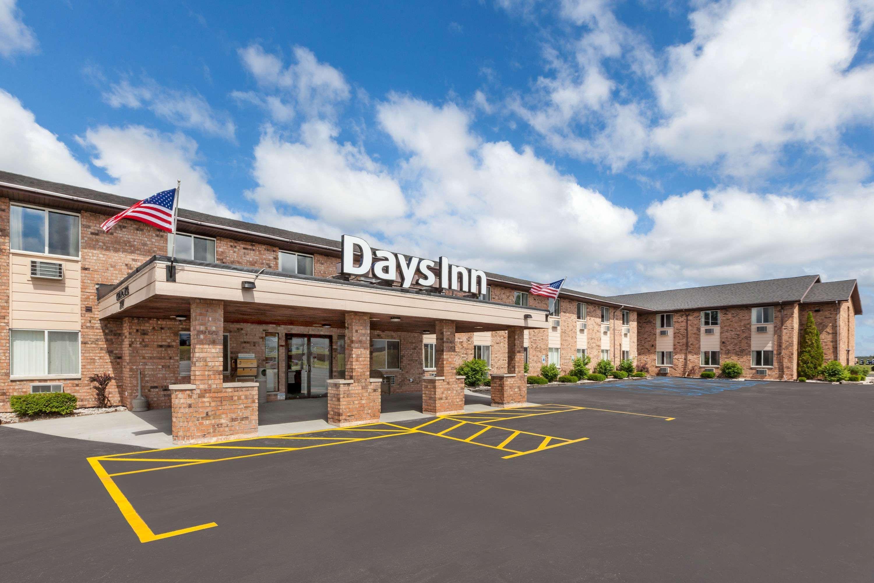 Baymont By Wyndham Manistee Hotel Eksteriør billede