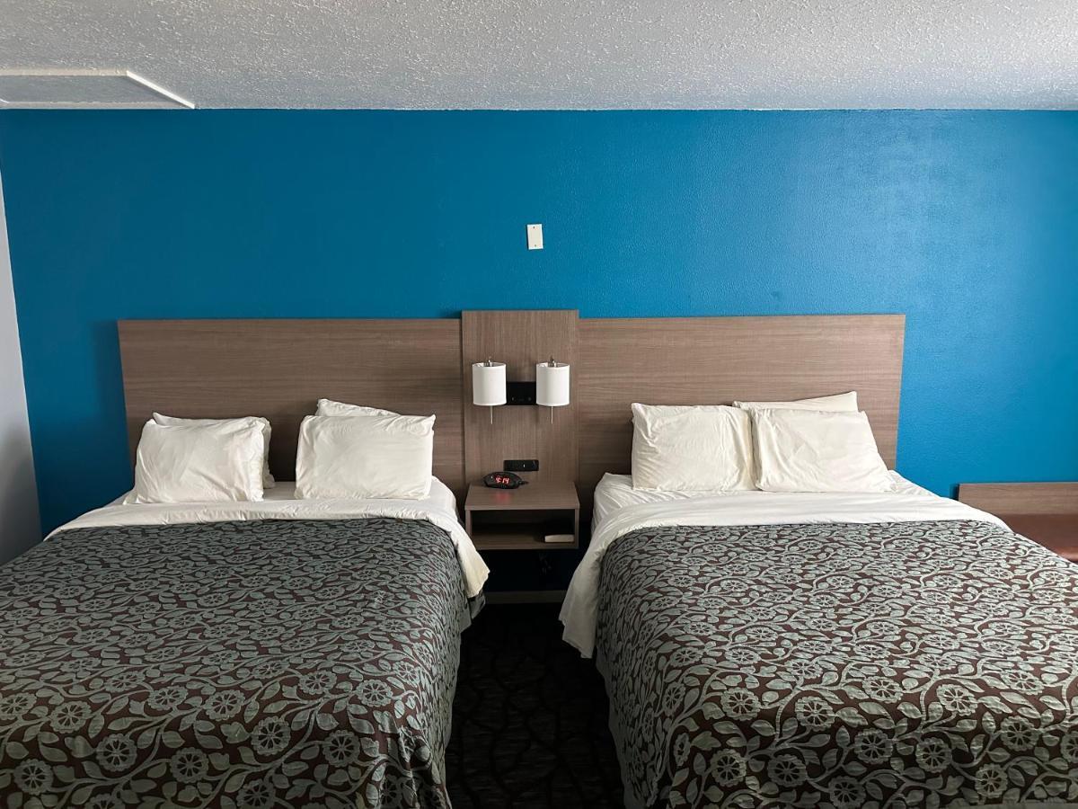 Baymont By Wyndham Manistee Hotel Eksteriør billede