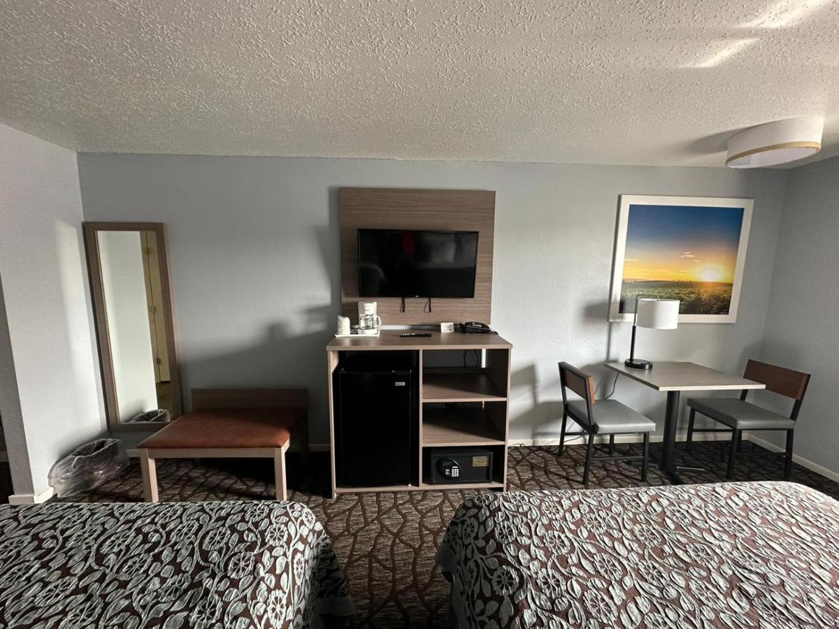 Baymont By Wyndham Manistee Hotel Eksteriør billede